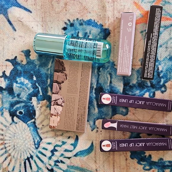 Makeup Bundle - Picture 2 of 16